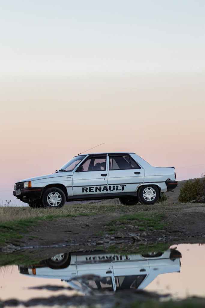 Renault 9... Souvenirs de chemins parcourus.
